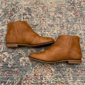 Cat & Jack lil girl ankle boots size 3.